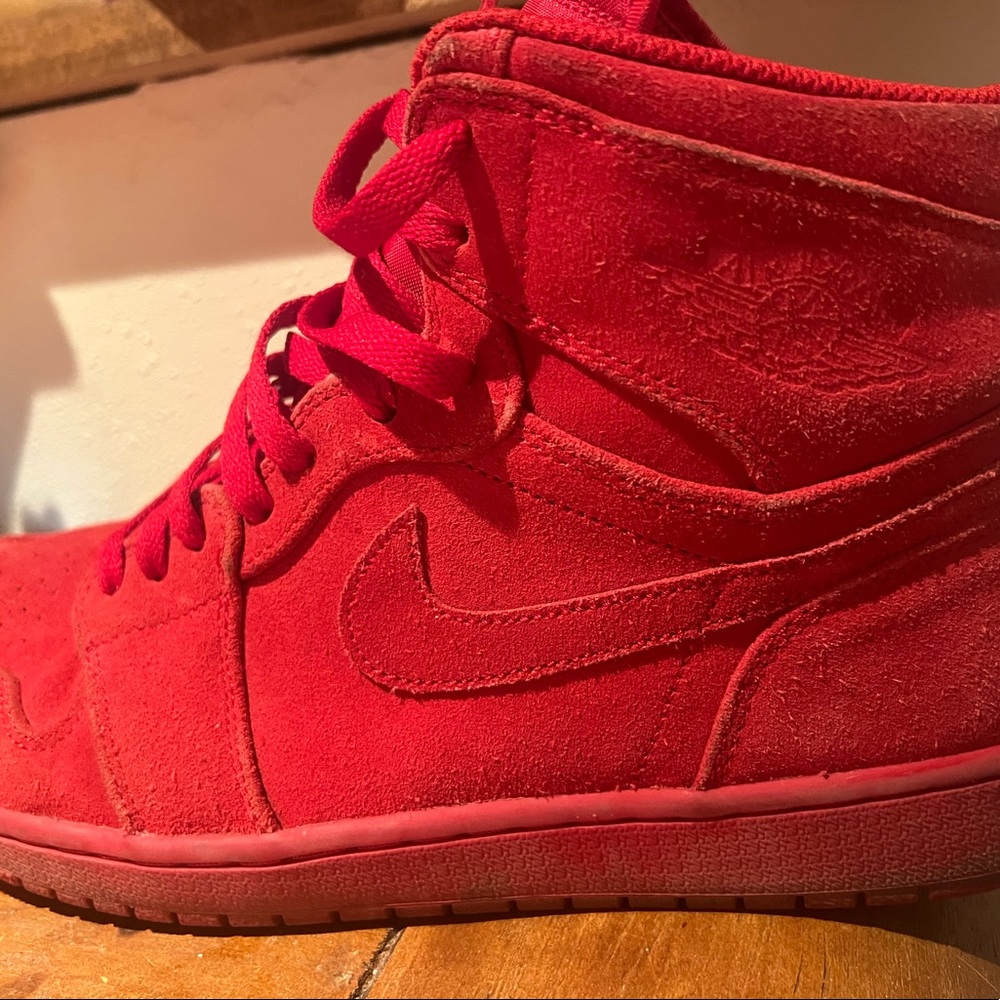 Solid red velvet Michael Jordan 1’s size 12